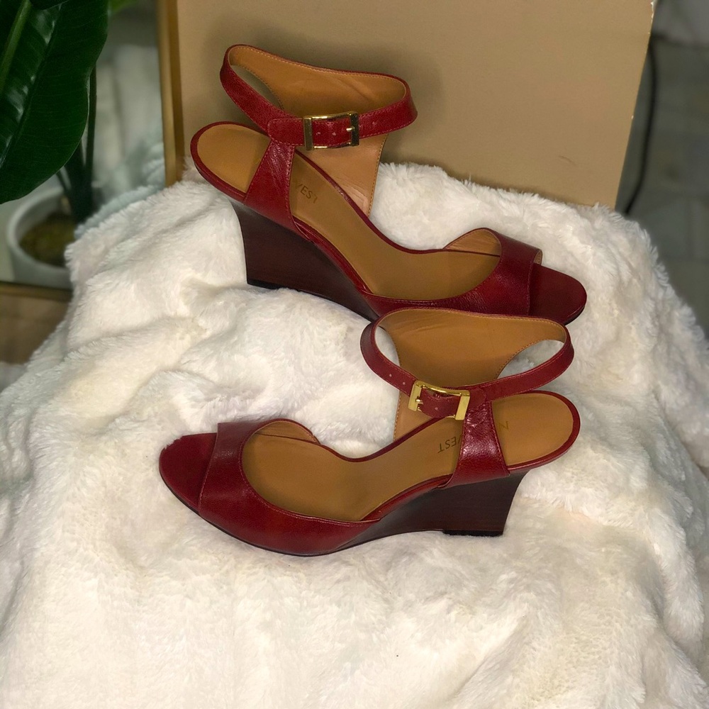 (SIZE: 8.5) NEVER WORN! NINE WEST Red Open Heel